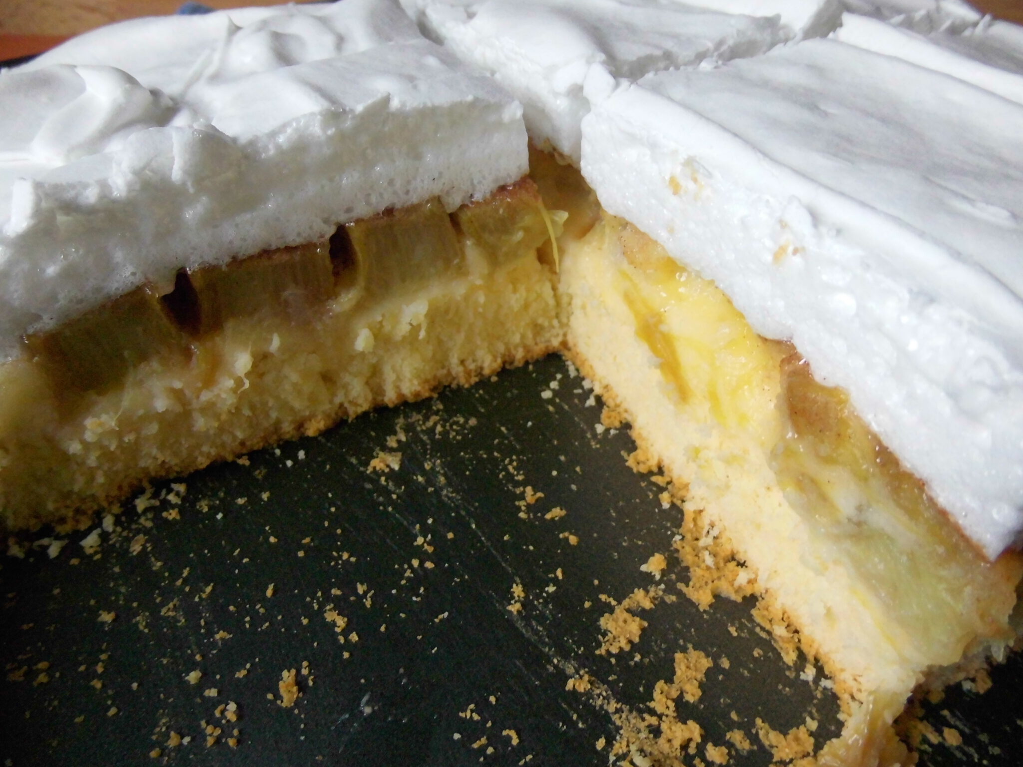 Baiserkuchen mit Rhabarber - oder mit Stachelbeeren, Johannisbeeren ...