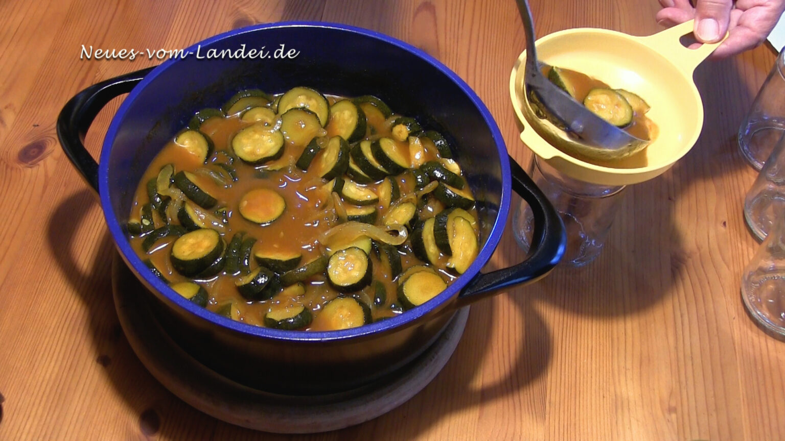 Zucchini-Chutney – ganz einfaches Rezept – extrem lecker! - Neues vom ... Zucchini-Chutney – ganz einfaches Rezept – extrem lecker! - Neues vom ...